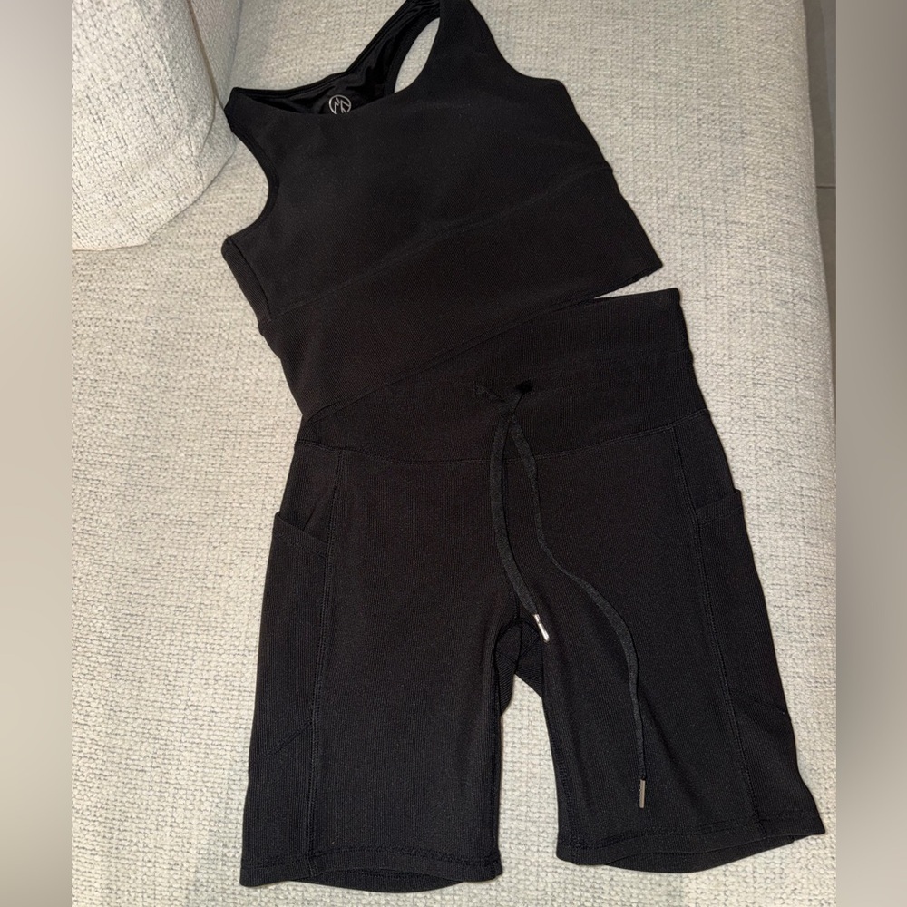 Move theology Black workout set